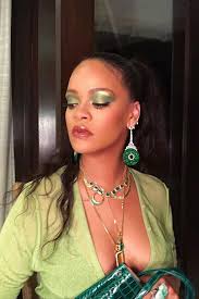 Rihanna related news, happenings, general /r/rihannaheads. Fenty Beauty Snap Shadows Mix Match Eyeshadow Palette Green Eyeshadow Look Rihanna Looks Beauty