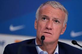 Un nom ressort de cette liste, celui de karim benzema qui revêtira le maillot bleu après six. Equipe De France La Liste De Didier Deschamps Pour Les Eliminatoires De L Euro 2020