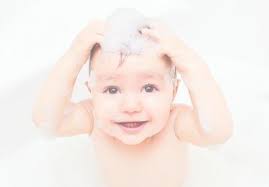 You should give your baby a sponge bath until: A Parent S Guide For Bathing Your Baby To Avoid Eczema Flare Ups Mustela Usa