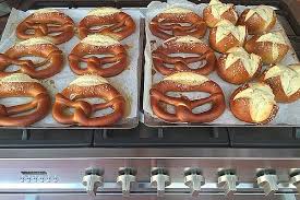 Schwabische Laugenbrezel Von Romasieu Chefkoch Rezept Laugenbrezel Brezel Rezept Brezel