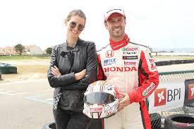 A manequim diana pereira e o piloto tiago monteiro anunciaram nas redes sociais o fim do casamento. Tiago Monteiro E Diana Pereira Anunciam Separacao Movenoticias