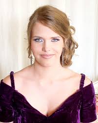 1/2 Styling Sarah Roos 3 Styling mit Haarteil Eliane Fey 4 Styling Sarah  Roos 5 Styling Sarah Roos 6 Styling mit Perücke Eliane Fey 7 Styling Sarah  Roos