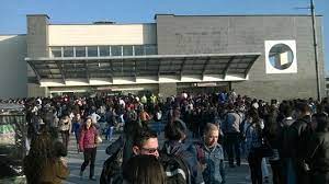 Con el fin de garantizar el respeto de los derechos humanos de quienes se manifiestan en la capital. Usuarios De Transmilenio Bloquean Portal De Las Americas Actualidad Caracol Radio