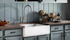 Many think you need to grab harsh chemicals, like bleach, to really get it clean and white again, but there is an easy method that completely whitens, brightens, and cleans a porcelain sink with no harsh chemicals and minimal work. How To Clean A Farmhouse Sink Helpful Easy Tips That Save Time