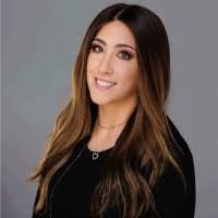 Elana Shapiro's Instagram, Twitter & Facebook