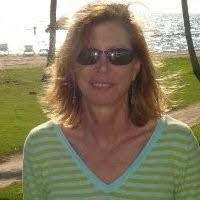 Elizabeth Scully's Instagram, Twitter & Facebook