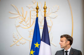 Le ton a changé lors de l'allocution d'emmanuel macron, le 12 juillet.le chef de l'etat a fait le choix de la fermeté et entend atteindre les objectifs d'une couverture vaccinale massive pour. Covid 19 Delta Variant Pensions Emmanuel Macron Expected From All Sides Before His Speech Movs World