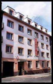 Die zimmer sind in warmen farben gehalten und mit modernen annehmlichkeiten wie kostenlosem. Praha Hotel Relax Inn Mapio Net
