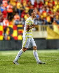 Елиф елмас), född 24 september 1999, är en nordmakedonsk fotbollsspelare som spelar för napoli i serie a. Eljif Elmas Football Futbolcular Futbol