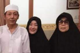 Ia menuliskannya di media sosial saat itu hingga kemudian viral di berbagai media. Subhanallah Bukan Hanya Larissa Ayah Dan Neneknya Juga Masuk Islam