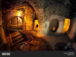 Derinkuyu (türkisch für tiefer brunnen/schacht, früherer name malakopía,) ist neben kaymaklı die berühmteste der unterirdischen städte in kappadokien und befindet sich im gleichnamigen ort. Derinkuyu Underground Image Photo Free Trial Bigstock
