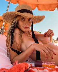 Instagram – Darja Sobakinskaja  Darivo – Nude - Photo 1 - TheFappening