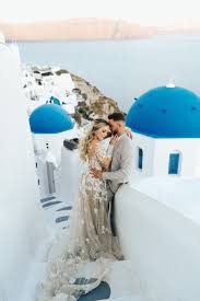 Luxurious And Intimate Elopement In Santorini Celestial Modern And Stylish Wedding Theme Adventure Destina Santorini Wedding Greek Wedding Greece Wedding