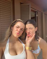 Addison Rae On Instagram Bahamas Mama In 2020 Friend Photoshoot Famous Girls Instagram Girls