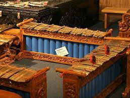 Bahan untuk membuat alat musik ini yaitu menggunakan kulit dengan benda yang terbuat dari kayu dan. Terlengkap Alat Musik Tradisional Jawa Tengah Dan Gambarnya