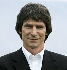 Books in the Digital Age: The Transformation of Academic and Higher  Education Publishing in Britain and the United States: Thompson, John B.:  9780745634777: Amazon.com: Books