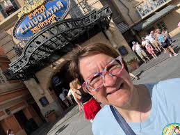 Hi everyone, I was watching the wait times yesterday 😬 my son has ADHD and  3 hours just isn't something we can do. I'm trying to think of ways around  this. Both