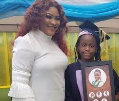 Actress, uche ogbodo, who is currently expecting her second child, has come out to explain why she dated and got pregnant for a man who is younger than her. Actress Uche Ogbodo Celebrates Daughter As She Graduates From School