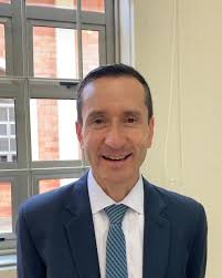 Iniciamos la sesión de lideres de la conferencia de Estaca, con un  fraternal saludo del Elder Enrique Mayorga, a los Jóvenes del JAS de la  Estaca Montería.