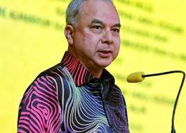 Dalam perkara 153 perlembagaan malaysia, hak istimewa yang disebut merangkumi jawatan dalam perkhidmatan awam, biasiswa, pendidikan, perniagaan dan kemudahan khas lain. Sultan Nazrin Tiada Kompromi Perkara Asas Perlembagaan Malaysia Today
