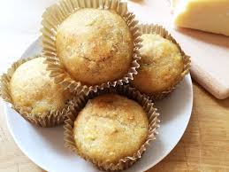 Preparate un impasto morbido con: Muffin Salati Con Zucchine E Grana Ricette Al Volo