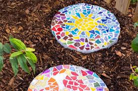 Hierfür gibt es zahlreiche anleitungen bezogen auf bestimmte vorlagen. Diy Mosaik Gehwegplatten Fur Den Garten Hausbau Garten Diy Inspirationen Baby Kind Und Meer