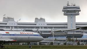 Der weissrussische machthaber lukaschenko geht mit aller härte gegen die proteste im land vor. Belarus Flugzeug Umgeleitet Exil Oppositioneller Festgenommen Br24