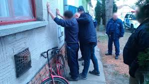 A rendőrség tájékoztatása szerint a kettős gyilkosság szombat éjszaka történt. Megtagadta A Vallomast A Makoi Kettos Gyilkos Ugyvedje Szerint Kezeltetni Kellene 24 Hu