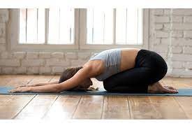 Wir wollen gesund sein, fit und glücklich. 9 Yoga Ubungen Fur Anfanger Women S Health