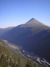 Gaustatoppen is the highest mountain in the county vestfold og telemark in norway which lies in the municipality tinn and hjartdal. File Rjukan And Gaustatoppen From Krossobanen Jpg Wikitravel