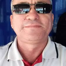 Este hombre está comprando pájaros solo para liberarlos...🐦❤️