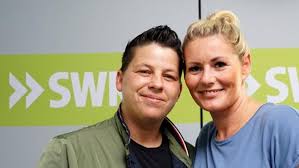 Allerdings läuft das nicht allzu gut, die punkte der jury hielten sich in grenzen, doch durch die anrufe der. Studiogast Kerstin Ott Bei Swr4 Baden Wurttemberg Musik Events Swr4 Baden Wurttemberg Swr De