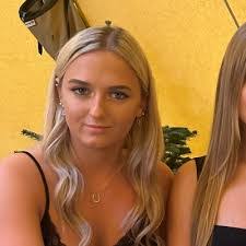 Rebecca Foran's Instagram, Twitter & Facebook