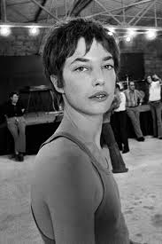 Jane Birkin Serge Gainsbourg Je T Aime Moi Non Plus Praise Jane Birkin And Her Perfect Breezy Style Jane Birkin Birkin Girl Haircuts
