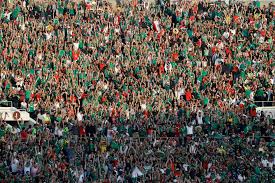 En los estadios retumba un grito mexicano que ofende a muchos - The New  York Times