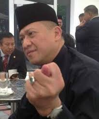 Age 64, male, malaysian, group managing director. Dato Siew Ka Wei Speedy Gonzales Rm99 693 Mil Deal Tainted With Conflicts Of Interest Part 2