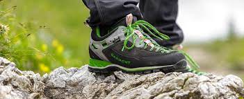 L'immobile in vendita più conveniente parte da 125.000 €. Casa Della Scarpa Vendita Online Scarpe Moda Trekking Salomon Meindl Tecnica Garmont Edolo Brescia