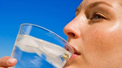 L'idratazione costante è il fattore chiave per prevenire i colpi di calore, generata con l'AI