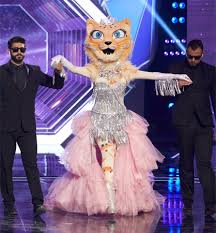 The masked singer is a singing competition guessing game based on the korean format king of mask singer. Ù…Ø­Ù…ÙˆØ¯ ÙƒÙ‡Ø±Ø¨Ø§ ÙŠÙƒØ´Ù Ø¹Ù† Ù‡ÙˆÙŠØªÙ‡ ÙÙŠ The Masked Singer Ø¥Ù†Øª Ù…ÙŠÙ† Ù†ÙˆØ§Ø¹Ù…