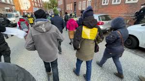 Hinweise auf einen möglichen amoklauf gab es demnach allerdings. Kiel Mo 17 00 Uhr Exer Demonstration Jeden Montag 17 Uhr Kiel Exerzierplatz Hier 22 04 2021 Youtube