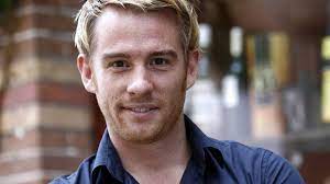 Na zeven seizoenen werd rik van de westelaken de nieuwe presentator. Eigenlijk Voldoet Art Niet Waarom Hij Dan Toch De Beste Presentator Van Wie Is De Mol Is Omroep Brabant