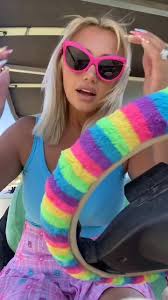 If u not vibin, how you survivin!💓🎶⛳️ #cartgirl #golf #golfers  #goodvibes-001-000