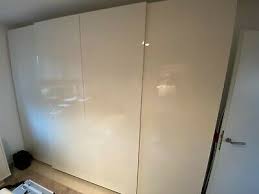 Ikea pax türen zwei ikea pax schranktüren (230x50cm) inkl zugehöriger scharniere und die türen sind gebraucht und weisen gebrauchsspuren auf. Ikea Pax Schrank 3m Mit Schiebeturen Glanzend 20 Regalboden 300x230x40cm Eur 67 00 Picclick De