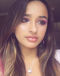 Jazz was accepted to harvard and also to pomona college. Jazz Jennings Is Accepted Into Harvard But Shocks Family By Claiming Her Heart Doesn T Want Her To Go