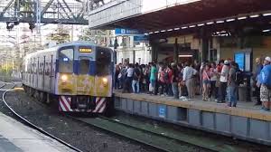 Las paradas más cercanas a estación lomas de zamora son: Dos Trenes Entrando A La Estacion De Lomas De Zamora Youtube