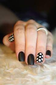 Uñas decoradas con flores diseños sencillos y elegantes. 35 Divertidos Y Creativos Disenos Para Lucir Unas Unas Con Puntos Unas Negras Disenos De Unas Con Puntos Y Unas Negras Mate