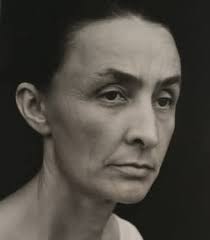 O'Keeffe's art transitioned from flowers to bones