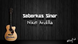 Seberkas sinar merupakan singel dalam album pertama nike ardila dengan judul yang sama. Chord Gitar Dan Lirik Lagu Seberkas Sinar Nike Ardilla Kunci Dasar C Mudah Dimainkan Tribun Manado