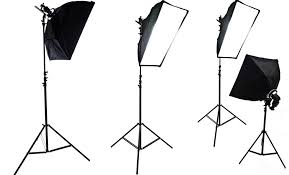 How To Use Reflectors A Beginner S Guide To Lighting A Photo With A Reflector Shaw Academy