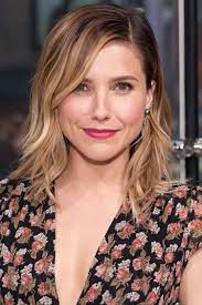 Sophia Bush Mit Mittellangen Haaren Und Seitenscheitel Haarschnitt Haarschnitt Bob Kurzhaarfrisuren
